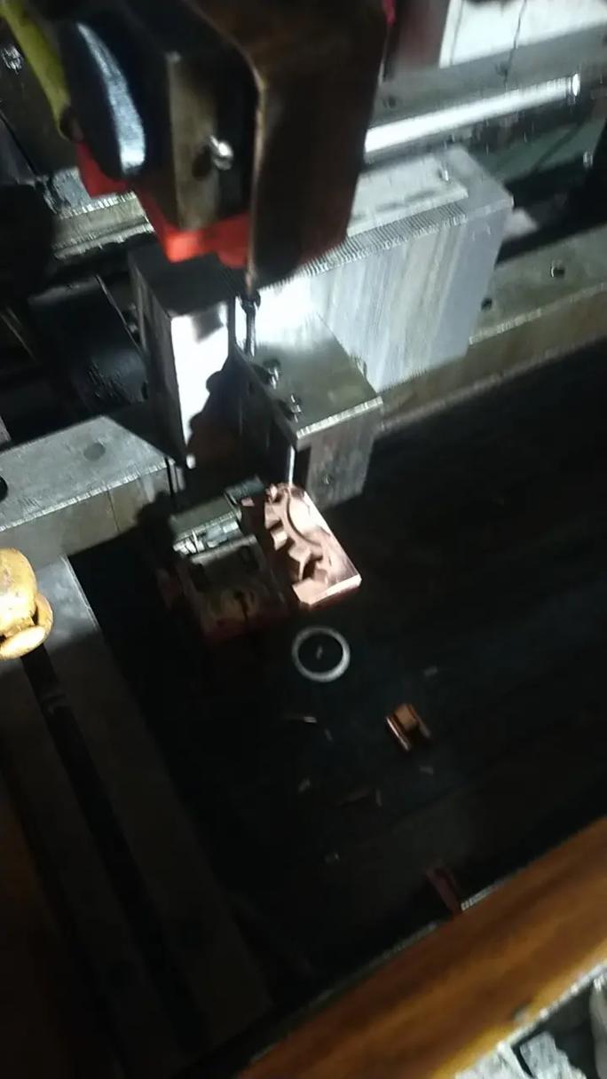 2025.05.01《勞動節(jié)》 數(shù)控電火花線切割加工技術(shù)在現(xiàn)代機械模具制造中的革新與展望